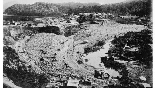 門牌潭發電所1919年開工，1934年完工後改名日月潭第一發電所，二戰後1946年10月修復恢復供電，總統蔣中正偕夫人巡視賜名為「大觀」，1985年8月，明湖發電廠完工商轉，並交由大觀發電廠營運，稱為「大觀二廠」，大觀電廠改名為「大觀一廠」。