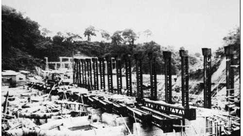 門牌潭發電所1919年開工，1934年完工後改名日月潭第一發電所，二戰後1946年10月修復恢復供電，總統蔣中正偕夫人巡視賜名「大觀」，1985年8月，明湖發電廠完工商轉，並交由大觀發電廠營運，稱為「大觀二廠」，大觀電廠改名為「大觀一廠」。