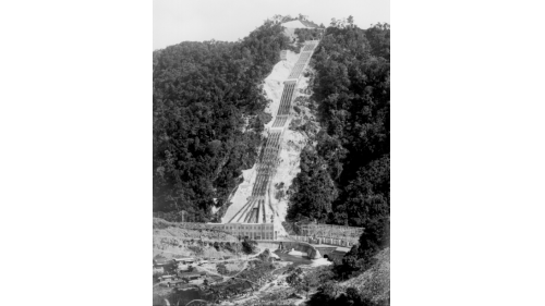  門牌潭發電所1919年開工，1934年完工後改名日月潭第一發電所，二戰後1946年10月修復恢復供電，總統蔣中正偕夫人巡視賜名「大觀」，1985年8月，明湖發電廠完工商轉，並交由大觀發電廠營運，稱為「大觀二廠」，大觀電廠改名為「大觀一廠」。