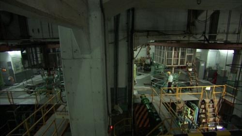 鉅工電廠內設有兩部豎軸法蘭西斯式水輪發電機，每部21.75MW，總裝置容量為43.5MW。