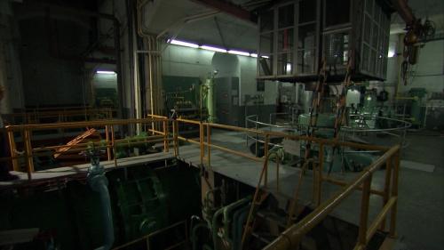 鉅工電廠內設有兩部豎軸法蘭西斯式水輪發電機，每部21.75MW，總裝置容量為43.5MW。