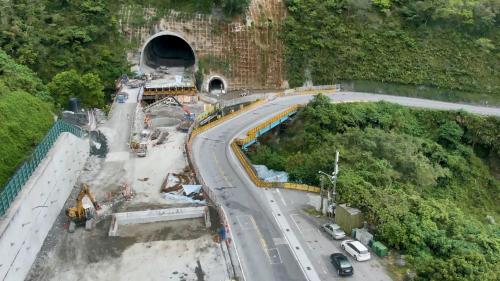 花蓮港:2011年，交通部公路總局進行「臺九線蘇花公路山區路段改善計畫」，簡稱「蘇花改」。