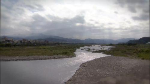 大甲溪源起南湖大山東峰，流至台中巿和平區的太保久附近，和伊卡丸溪匯流後始稱為大甲溪。主流長約125公里，流域面積廣達1,236平方公里。是為「中台灣的母親河」。