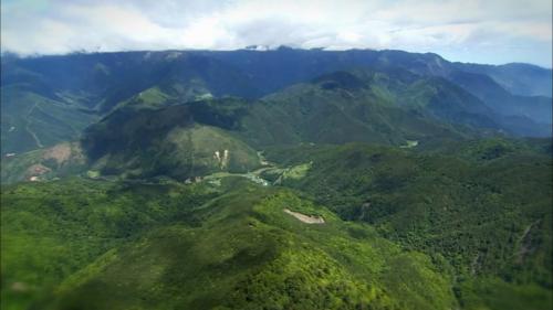 大甲溪源起南湖大山東峰，流至台中巿和平區的太保久附近，和伊卡丸溪匯流後始稱為大甲溪。主流長約125公里，流域面積廣達1,236平方公里。是為「中台灣的母親河」。