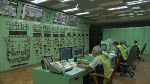 1985年8月，明湖抽蓄式水力發電廠整體興建工程正式完工，同年9月正式投入營運，隨即併入鄰近的大觀發電廠旗下，由大觀發電廠進行營運與管理事宜，明湖電廠也因此改名為「大觀發電廠大觀二廠」。