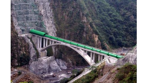 新武界引水隧道過河段鋼管完工全景