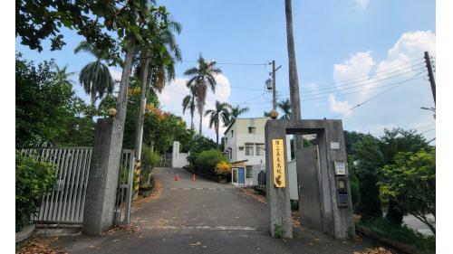 嘉義中學位於公園淨水場旁，為日治時期1924年設立之臺南州立嘉義中學校。