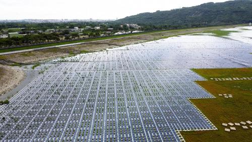 民國時代高屏地區公共給水阿公店水庫浮力式太陽能發電系統