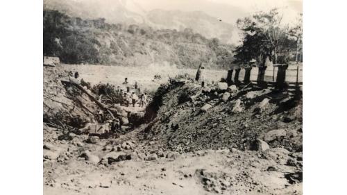 烏山頭水庫>烏山嶺隧道取入口(東口)斜道工事：烏山嶺隧道工程1929年11月12日完工是嘉南大圳工程中最為艱鉅的工程。