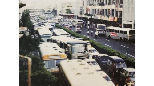 鐵路地下化前之中華路交通