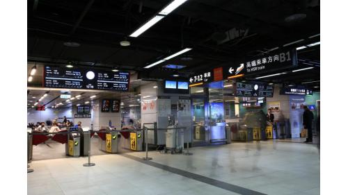 地下二樓高鐵乘車閘門。
