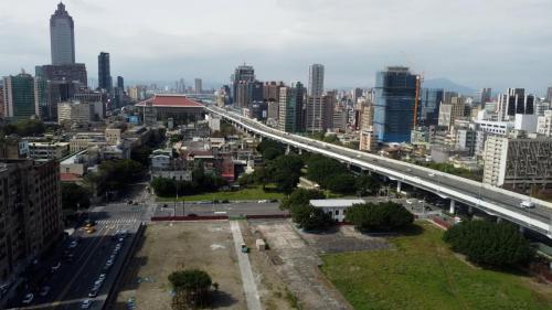 東西向快道路市民大道高架道路。