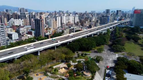 市民大道高架道路。
 