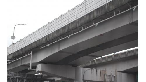 市民高架。
 