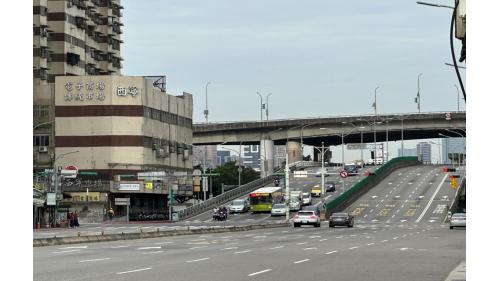 忠孝西路忠孝橋。
 