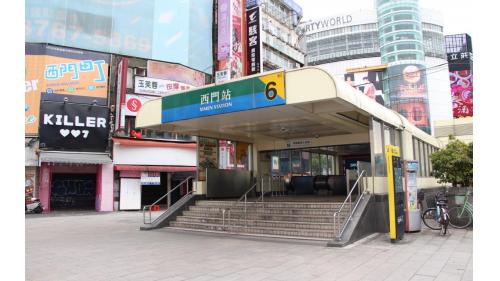 捷運西門站6號出口。