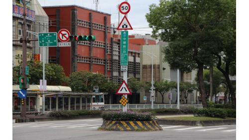 捷運西門站中華路一段、寶慶路、衡陽路交叉口。
 