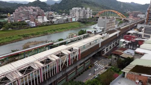 臺北市區車站鐵路地下化第四期東延南港工程「南港專案」五堵高架車站