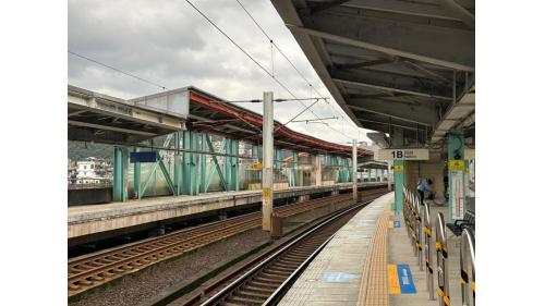 臺北市區車站鐵路地下化第四期東延南港工程「南港專案」五堵高架車站月台