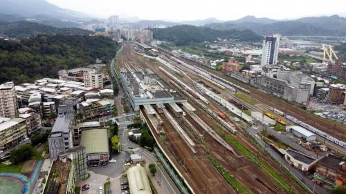 臺北市區車站鐵路地下化第四期東延南港工程「南港專案」七堵車站