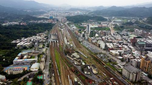 臺北市區車站鐵路地下化第四期東延南港工程「南港專案」七堵高架車站