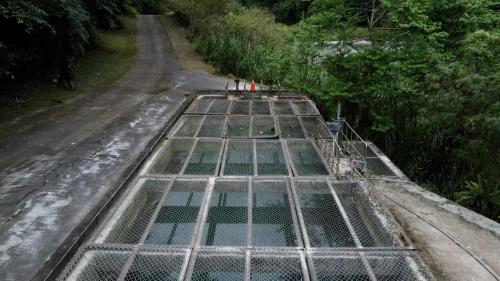 水進入淨水場前，另設置一沉砂池，用以沉砂及攔污。
 
 