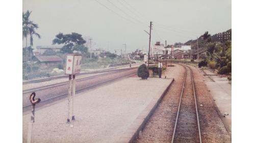 初鹿站於1982年6月27日東線拓寬工程完工通車，同日正式裁撤。廢站後的木造站房、站場及月台均全數被拆除，站房原址被改建為一座公園及居民活動中心；而原有鐵路拆除後部份路基則改建為台9線公路。
 