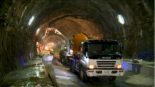 花東線鐵路雙軌隧道工程新自強隧道仰拱襯砌施作