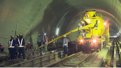 花東線鐵路雙軌隧道工程新自強隧道混凝土澆置作業