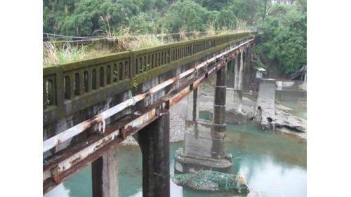 舊龜山電廠:從龜山 壩透過引水溝渠及隧道，將水引導到電廠。