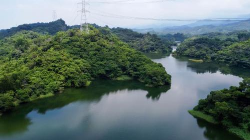 白河水庫位於台南市白河區，是一座在槽水庫，建造於1965年。水庫潭面面積約170公頃，設計蓄水量為2500萬噸，是一座具備灌溉、防洪與公共給水等用途的多功能水庫。
 