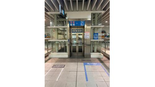 台北捷運信義線地下段象山站(R02)月台層