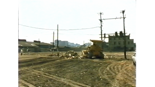 鐵路地下化台北車站開工典禮於1985年7月6日舉行，由榮工處的施工人員展開了舊台北車站建築物的拆除。拆除完成以後，接著是廢棄物清理及地面整平。