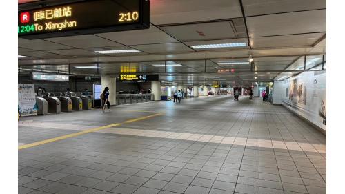台北捷運淡水線地下段雙連站(R12)B1大廳層