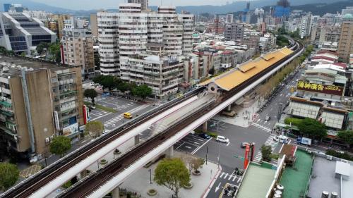 台北捷運淡水線高架段芝山站(R17)俯瞰