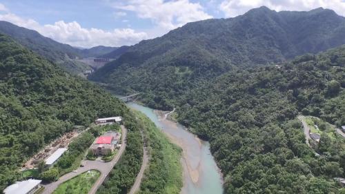 桂山電廠上空俯瞰：左上方即為翡翠水庫