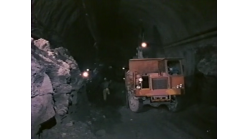三義壹號隧道工程南口工作面下半斷面開挖
