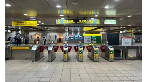 捷運板南線土城線沿線車站永寧站(BL02)大廳層