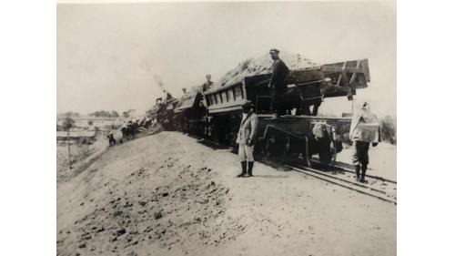 烏山頭水庫及嘉南大圳建造所用的倒轉式土運車(滿載)