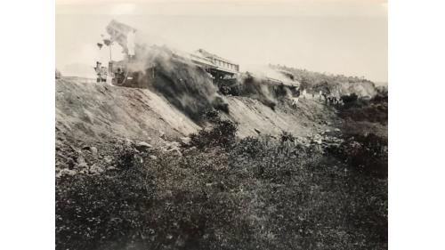 烏山頭水庫及嘉南大圳建造所用的倒轉式土運車(滿載)