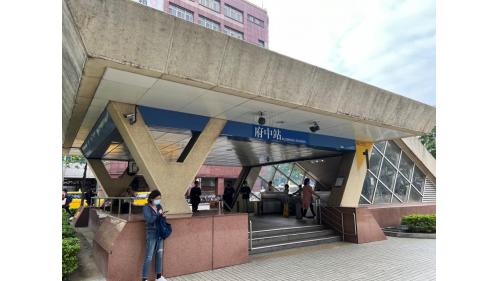 捷運板南線板橋線沿線車站府中站(林家花園)(BL06)1號出口