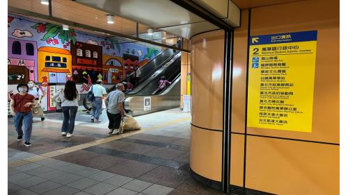 捷運板南線板橋線沿線車站龍山寺站(艋舺商圈)(BL10)月台層