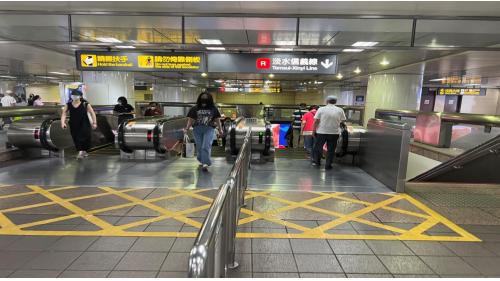 捷運板南線南港線台北車站(BL12/R10)地下二層板南線大廳穿堂層