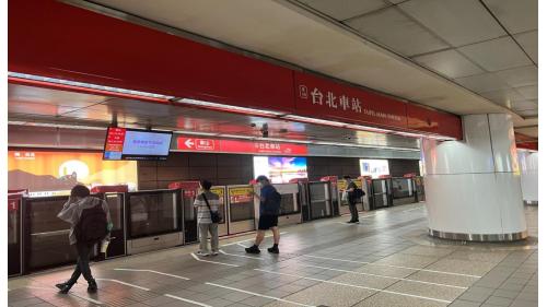 捷運板南線南港線台北車站(BL12/R10)地下四層信義線月台層