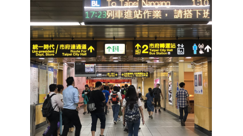 捷運板南線南港線市政府站(BL18)出口