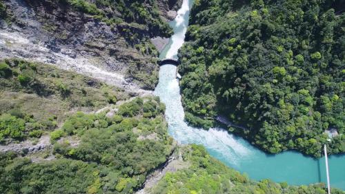 大甲溪流域德基水庫靜水池及電廠尾水出口俯瞰