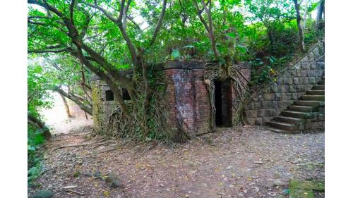 基隆港:基隆社寮島（和平島）砲台進口