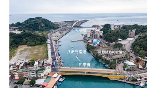 基隆港:基隆和平橋、阿根納造船廠遺址、八尺門漁港、社寮橋