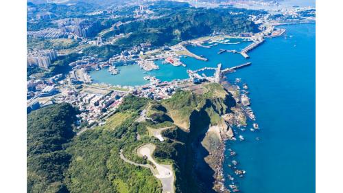 基隆港:基隆八斗子漁港鳥瞰全景，1979年興建完成