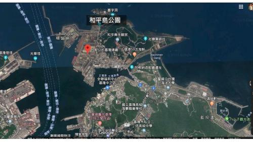 和平島公園位於基隆港港口東側，島上奇岩異石林立，海岸奇特的海蝕地形景觀，如海蝕平臺、豆腐岩、海蝕溝、海蝕崖、風化窗、萬人堆、千疊敷、海蝕洞、蕈狀岩等。